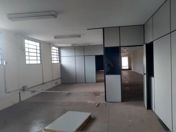 Imagem Barracão localizado perto da av. Duque de Caxias e Nações Unidas