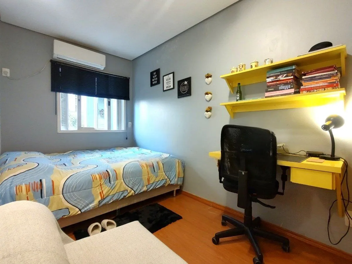 Imagem Casa com 4 dormitórios, espaço gourmet e terraço na Zona Norte de Porto Alegre