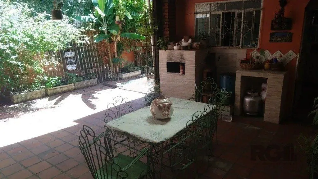 Imagem Casa com 3 dormitórios no bairro Sarandi