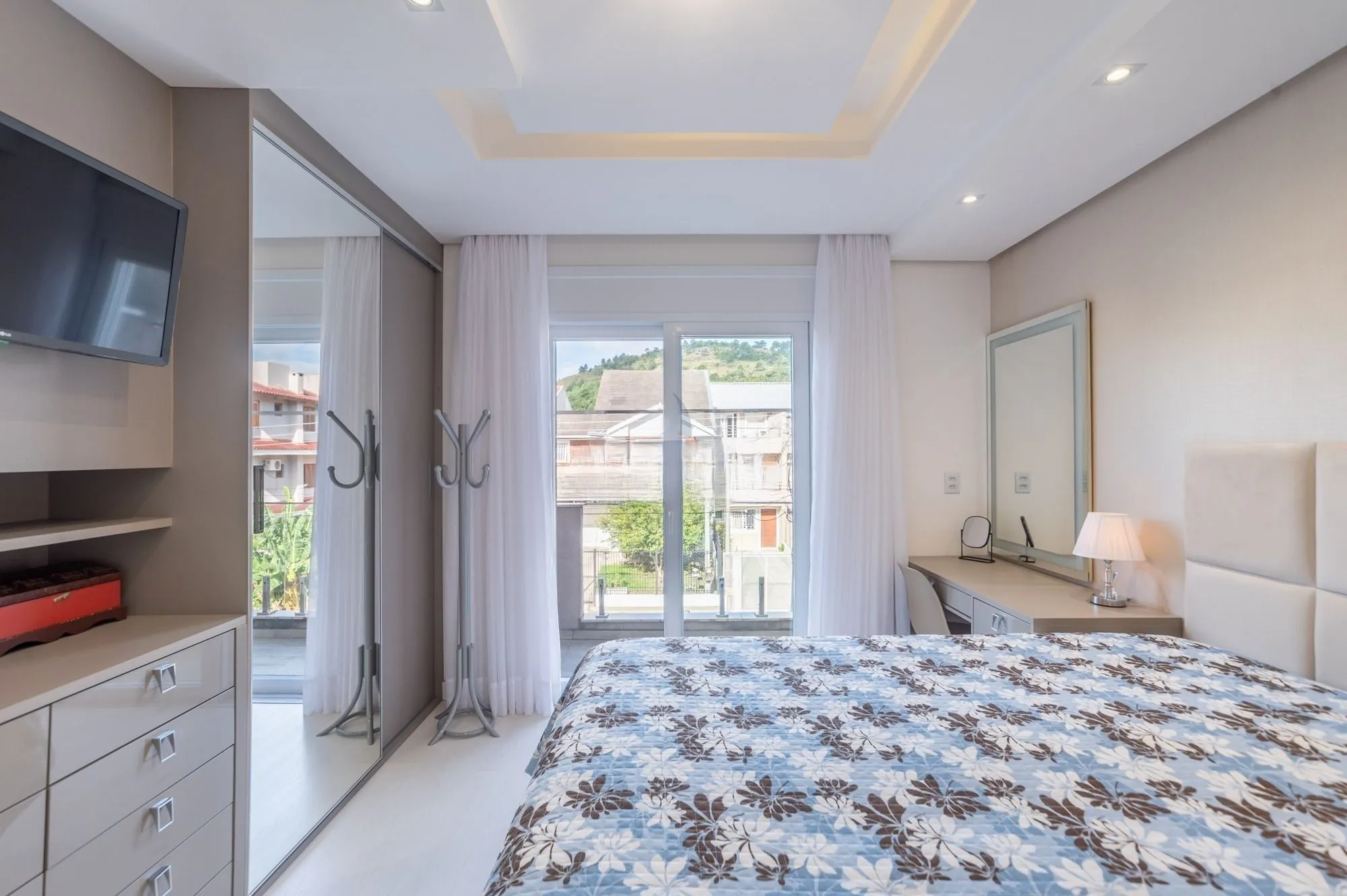 Imagem Deslumbrante casa 3 suítes, 4 Banh, 2 vagas cobertas, Guarujá POA RS