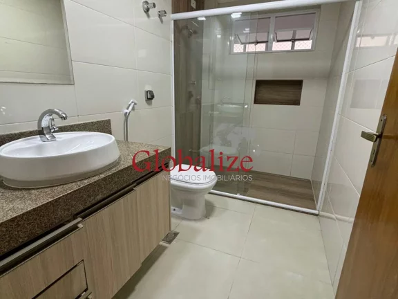 Imagem Apartamento à venda com 300m², 4 qurtos, 1 suíte, dependência, vista mar por R$1.320.000,00 no Gonzaga em Santos