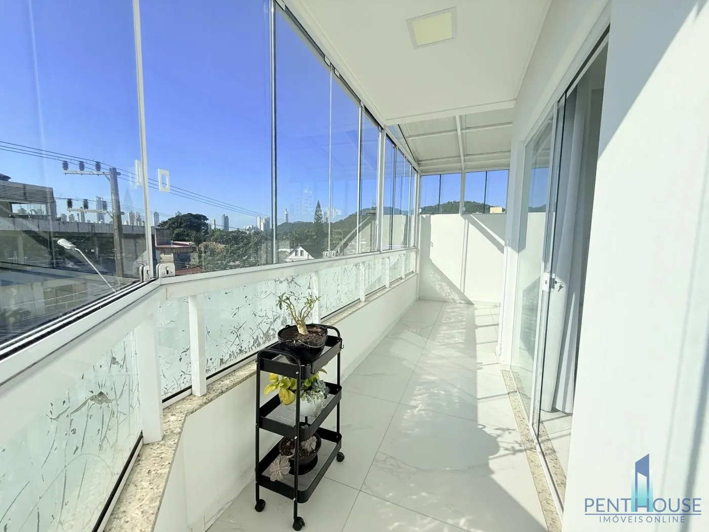 Imagem Apartamento com Terraço para Venda em Camboriú, São Francisco de Assis, 3 dormitórios, 3 suítes, 4 banheiros, 1 vaga