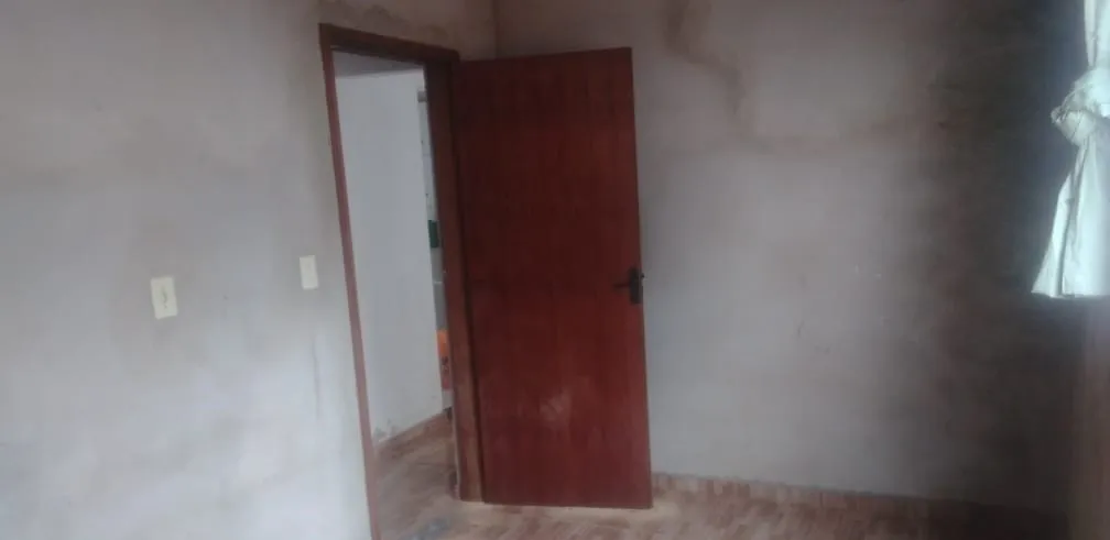 Imagem Casa à Venda - 2 Quartos, 1 Suíte, 2 Vagas Cobertas, Amplo Quintal e 270m² no Loteamento Residencial Andrade