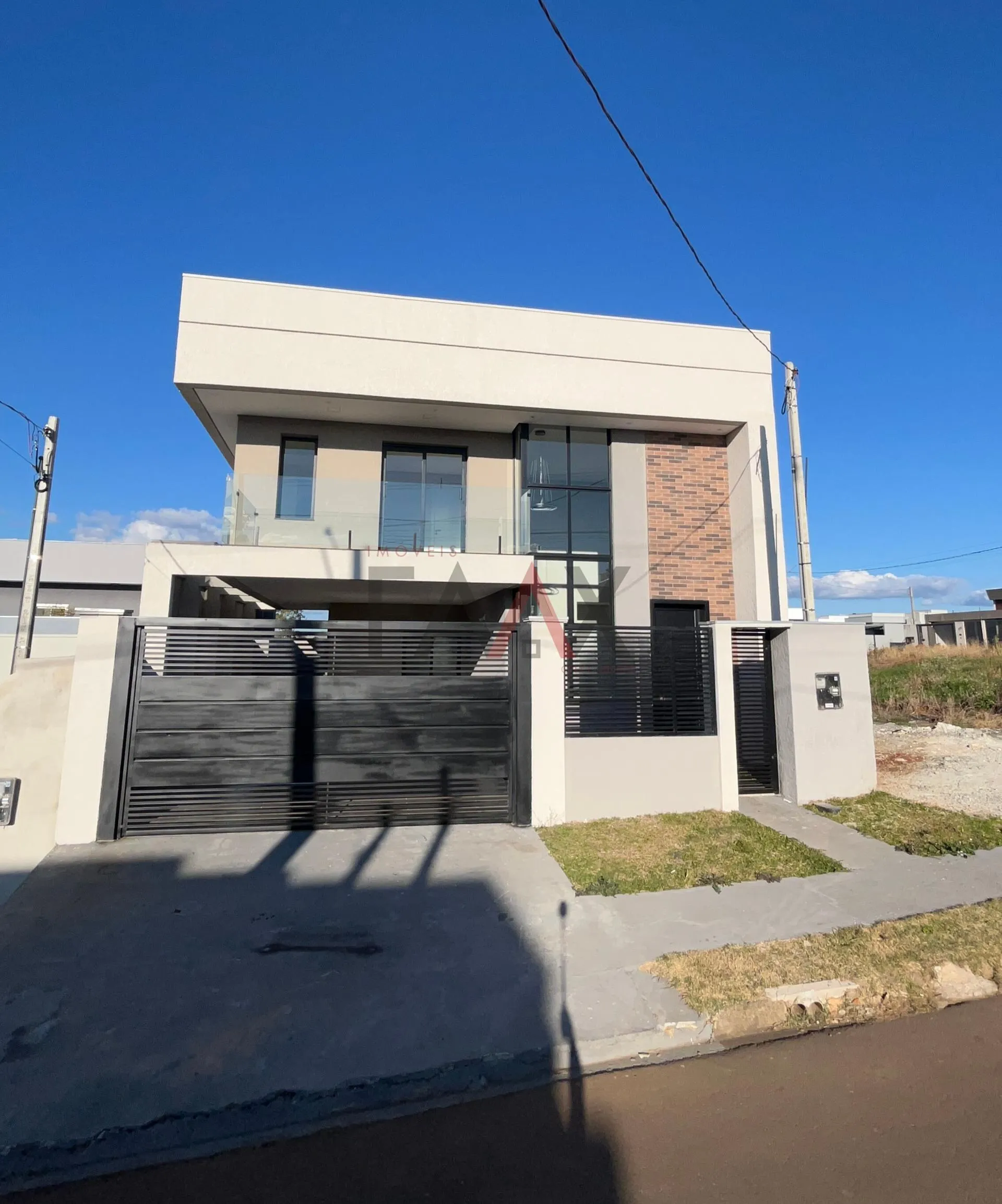 Sobrado á venda de 138m² no João Gelinski com 2 vagas em Guarapuava PR