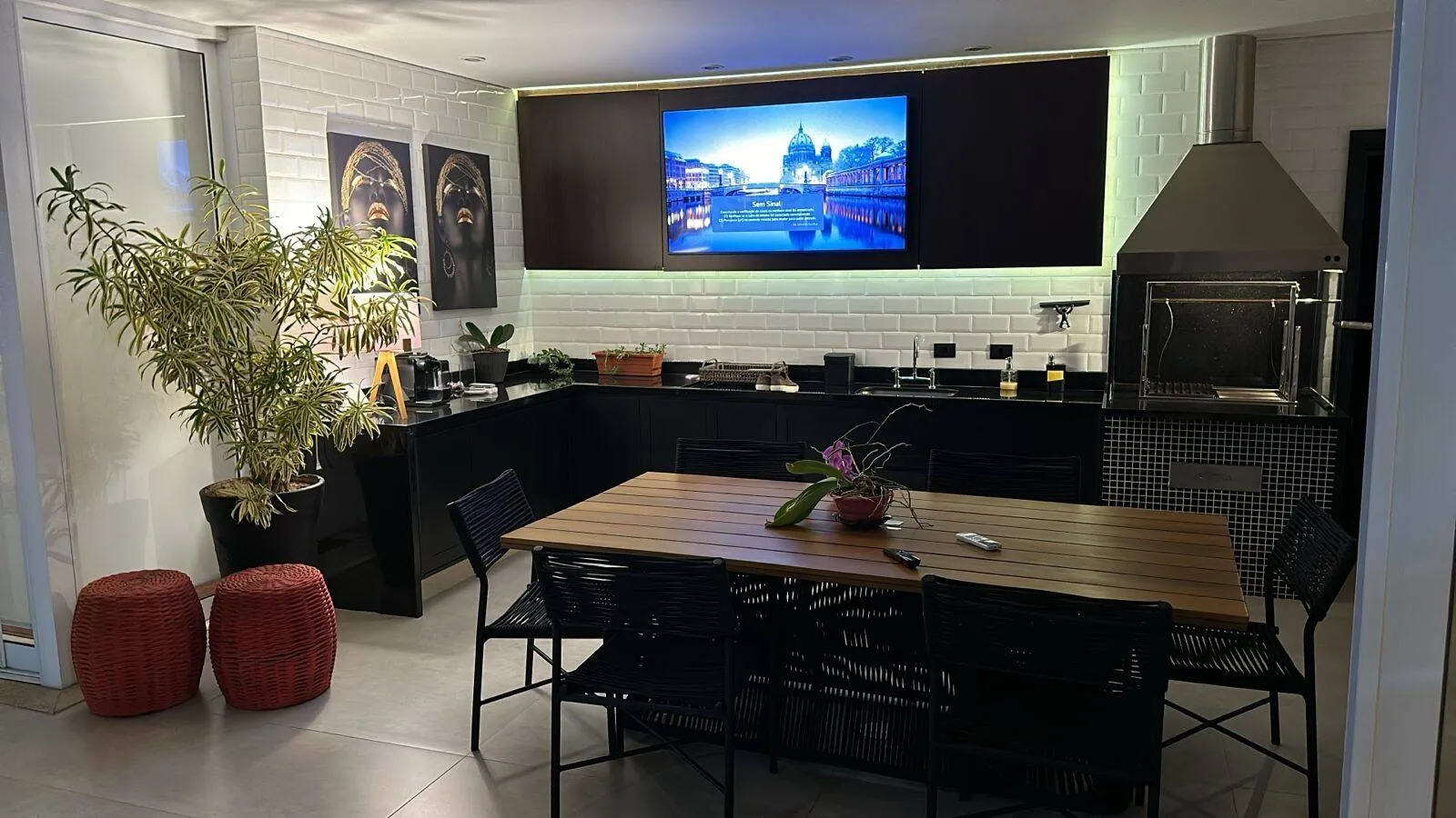 Imagem Luxuosa Casa de Condomínio em Alphaville - 4 Suítes, Lazer Completo e Acabamento Sofisticado