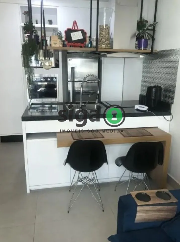 Imagem Apartamento Reformado com 2 Dormitórios, Varanda e Vaga na Bela Vista