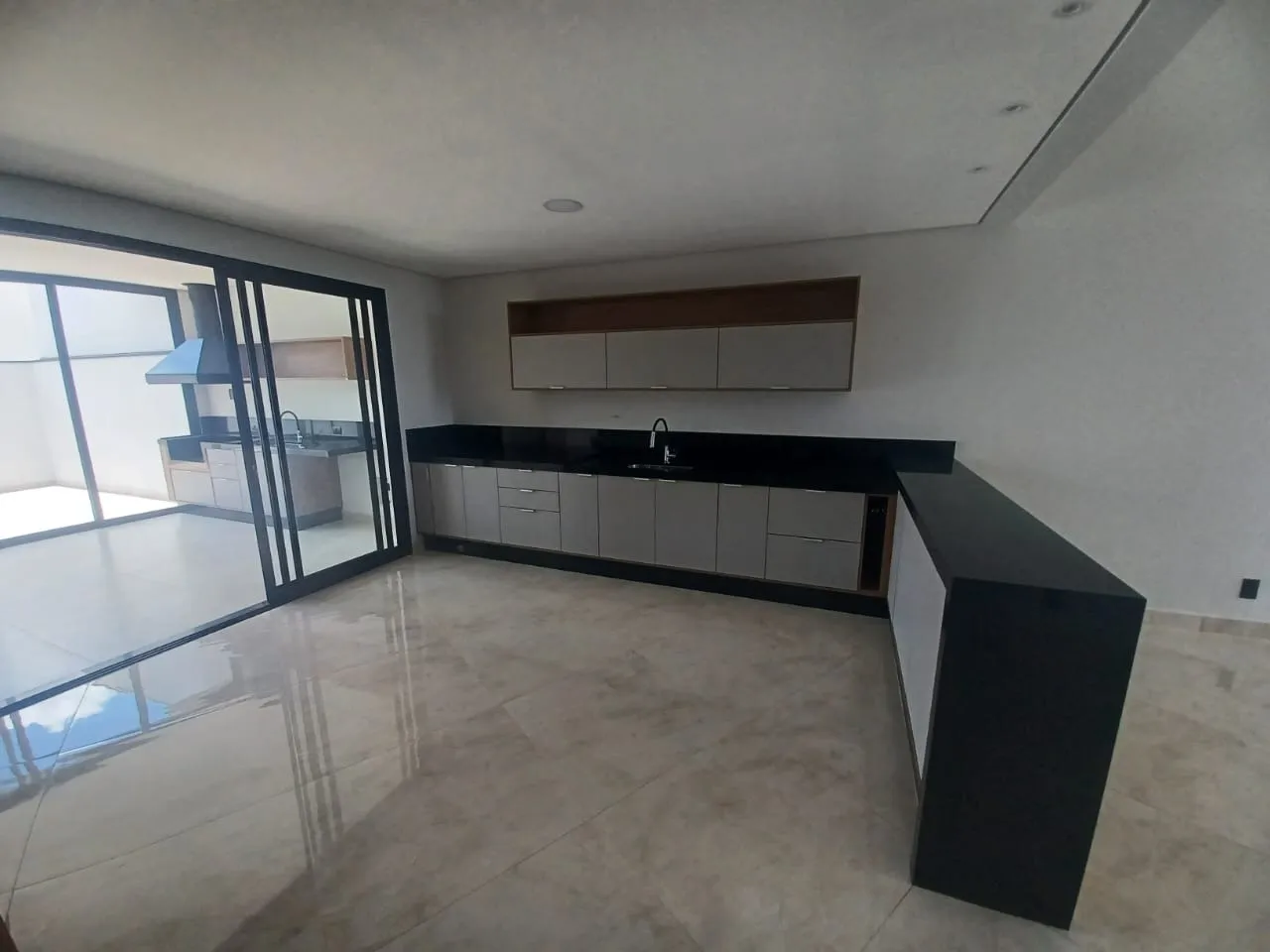Imagem Impressionante casa térrea de 400m² com 5 dormitórios no Terras de São Lucas