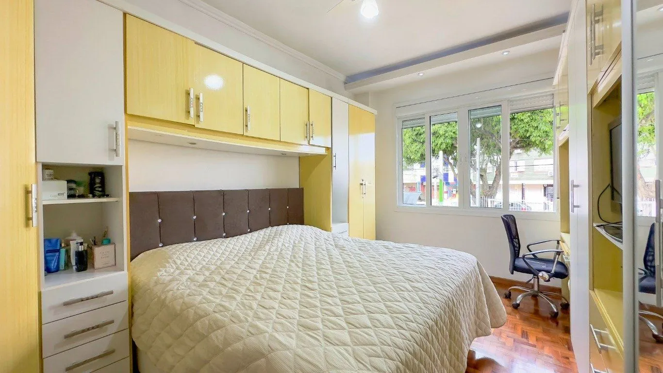 Imagem Casa de 3 dormitórios à venda no Bairro Azenha, Porto Alegre.