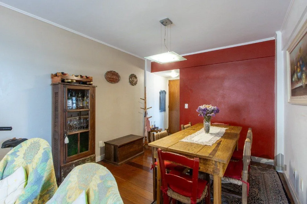 Imagem Apartamento com 73m², 2 dormitórios, área de serviço separada, living 2 ambientes , vaga de garagem escriturada e coberta.