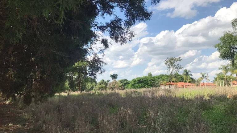 Imagem Terreno para chácara dentro de condomínio no interior de São Paulo