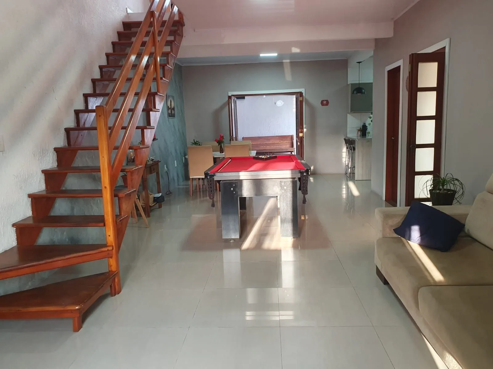 Imagem Casa, 3 Dormitórios, 2 Banheiros, 180m², Bairro Estância Velha, Canoas