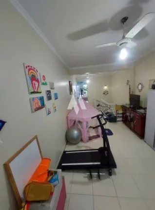 Imagem Casa triplex com piscina á venda em Santos