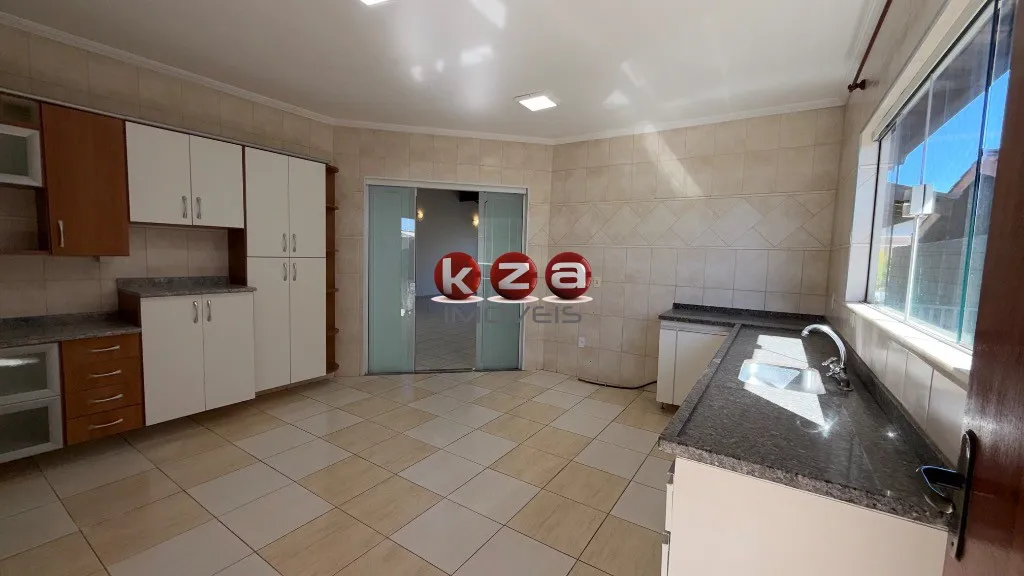 Imagem Casa térrea em Condomínio Residencial Maria Regina, Valinhos-SP: 3 quartos, 1 suite, 2 salas, 3 banheiros, 2 vagas, 222m².