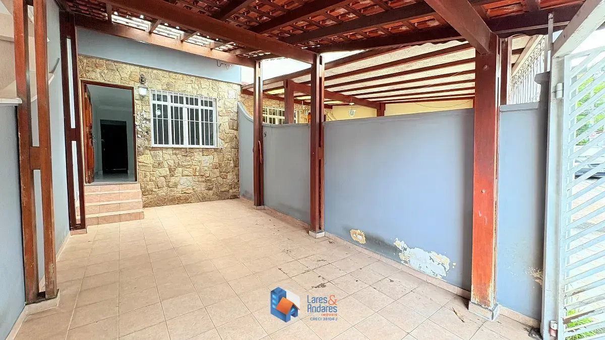 Imagem Sobrado para venda em Jardim Regina com 3 quartos, sendo 1 suíte, 101m²