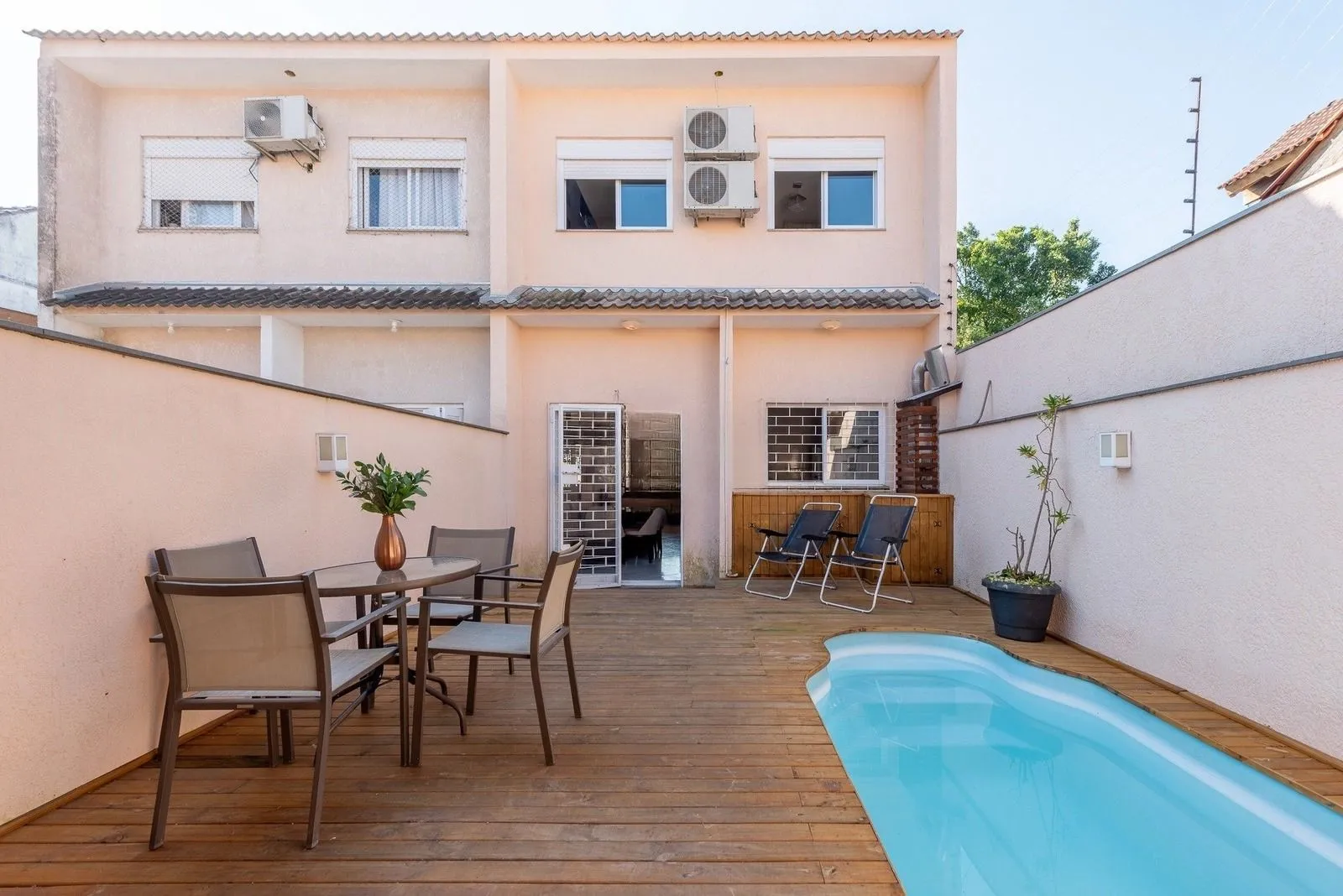 Imagem Sobrado moderno com 3 dor, suíte, piscina e espaço gourmet no Jardim Itu