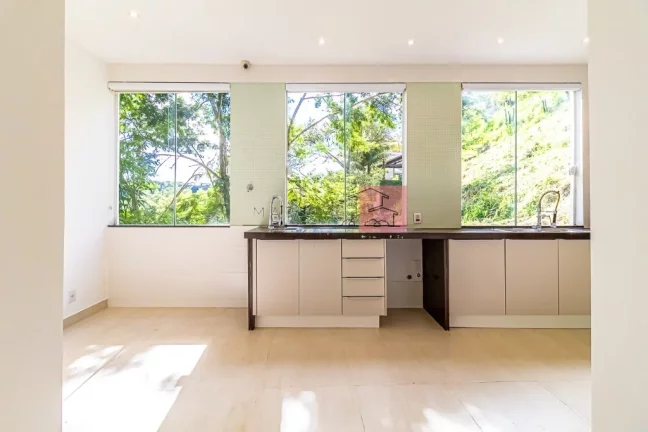 Imagem Casa Triplex com 436m² no melhor condomínio de Pendotiba.