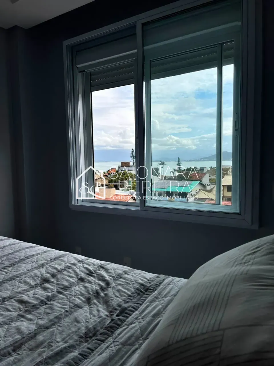 Imagem Apartamento à venda com 3 dormitórios e vista panorâmica no Itaguaçu, Florianópolis