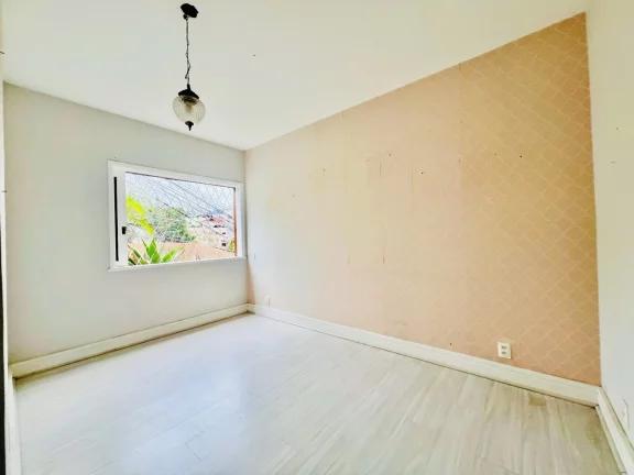 Imagem Casa para Venda em Teresópolis, Agriões, 5 dormitórios, 2 suítes, 3 banheiros, 2 vagas