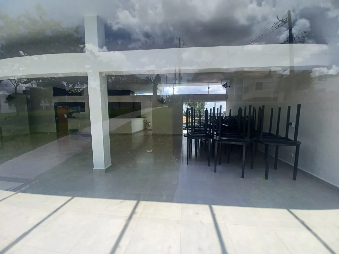 Imagem Impressionante casa térrea de 400m² com 5 dormitórios no Terras de São Lucas