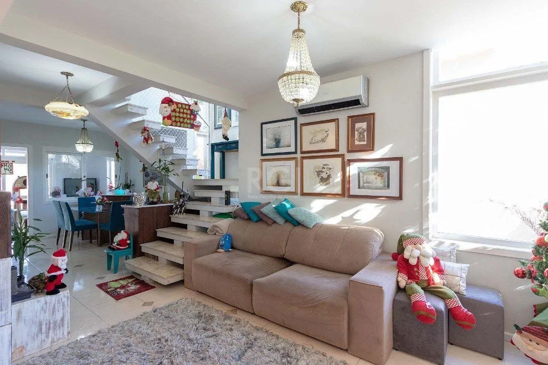 Imagem Casa para Venda com 4 dormitórios no bairro Hípica