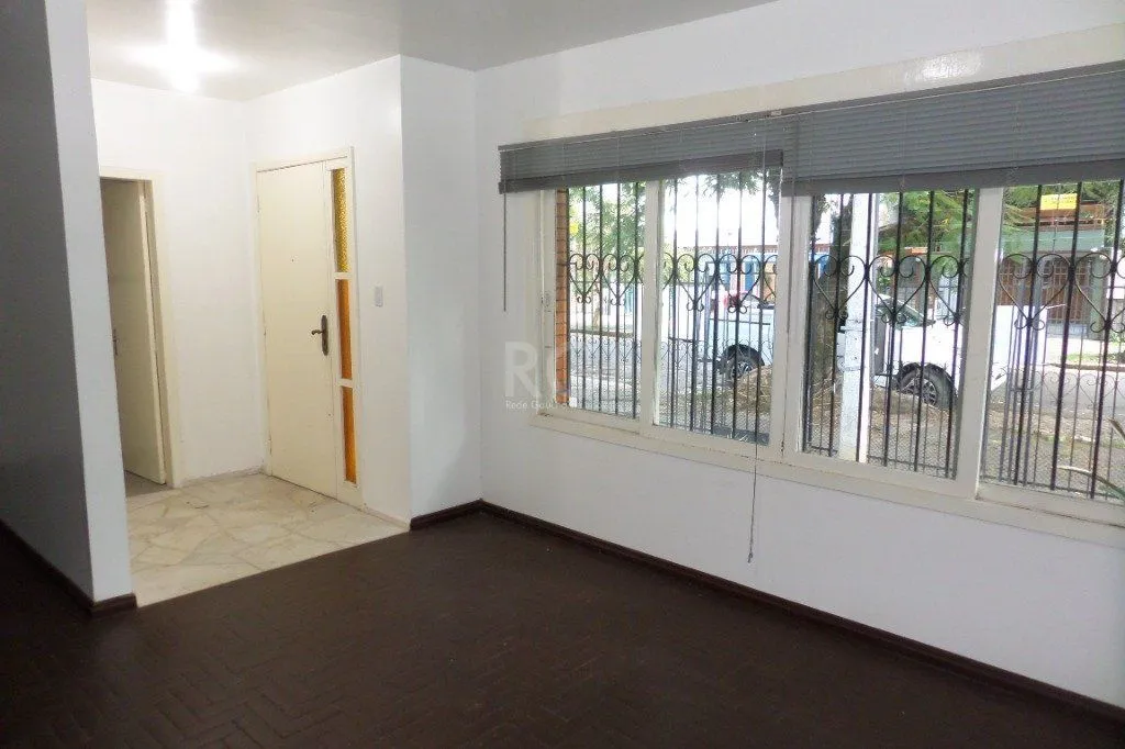 Imagem Casa no bairro Jardim Botânico de 3 dormitórios e 2 vagas