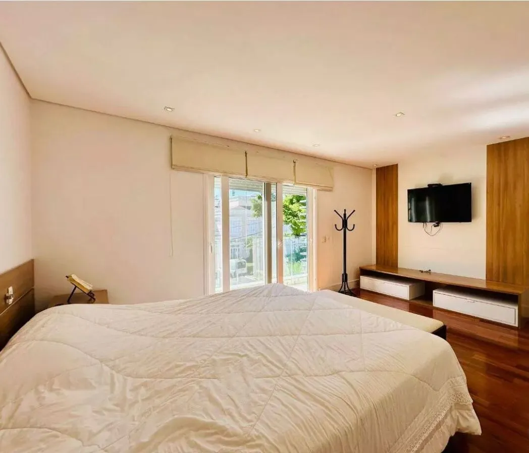 Imagem Casa Sobrado Com Piscina Localizada no Alphaville Residencial Zero!