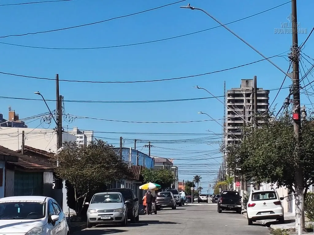 Imagem Casa Semi-Isolada no Caiçara| 2 Dormitórios| 2 Vagas|800m da Praia|R$ 430 Mil