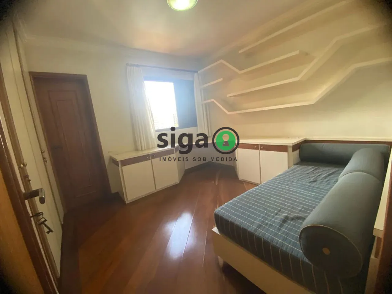 Imagem Apartamento á Venda - 235m², 4 Suítes e 4 Vagas em Moema.