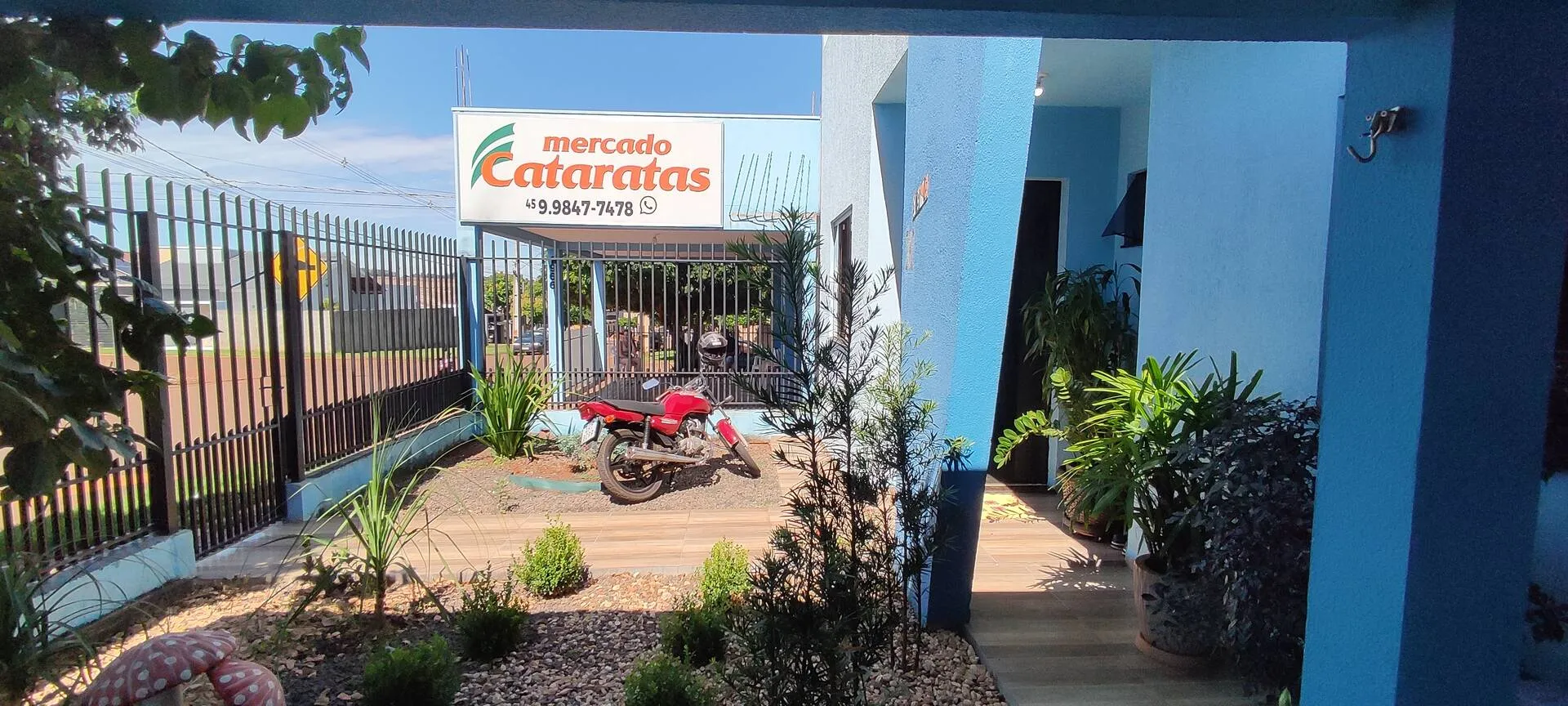Imagem Casa à venda com sala comercial em São Miguel do Iguaçu - Bairro Cataratas - Imóvel de esquina com churrasqueira e energia solar