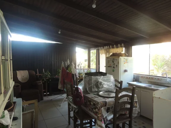 Imagem Casa Espaçosa de 4 Quartos com Pomar em Campo Duna, Garopaba-SC. Escritura Pública.