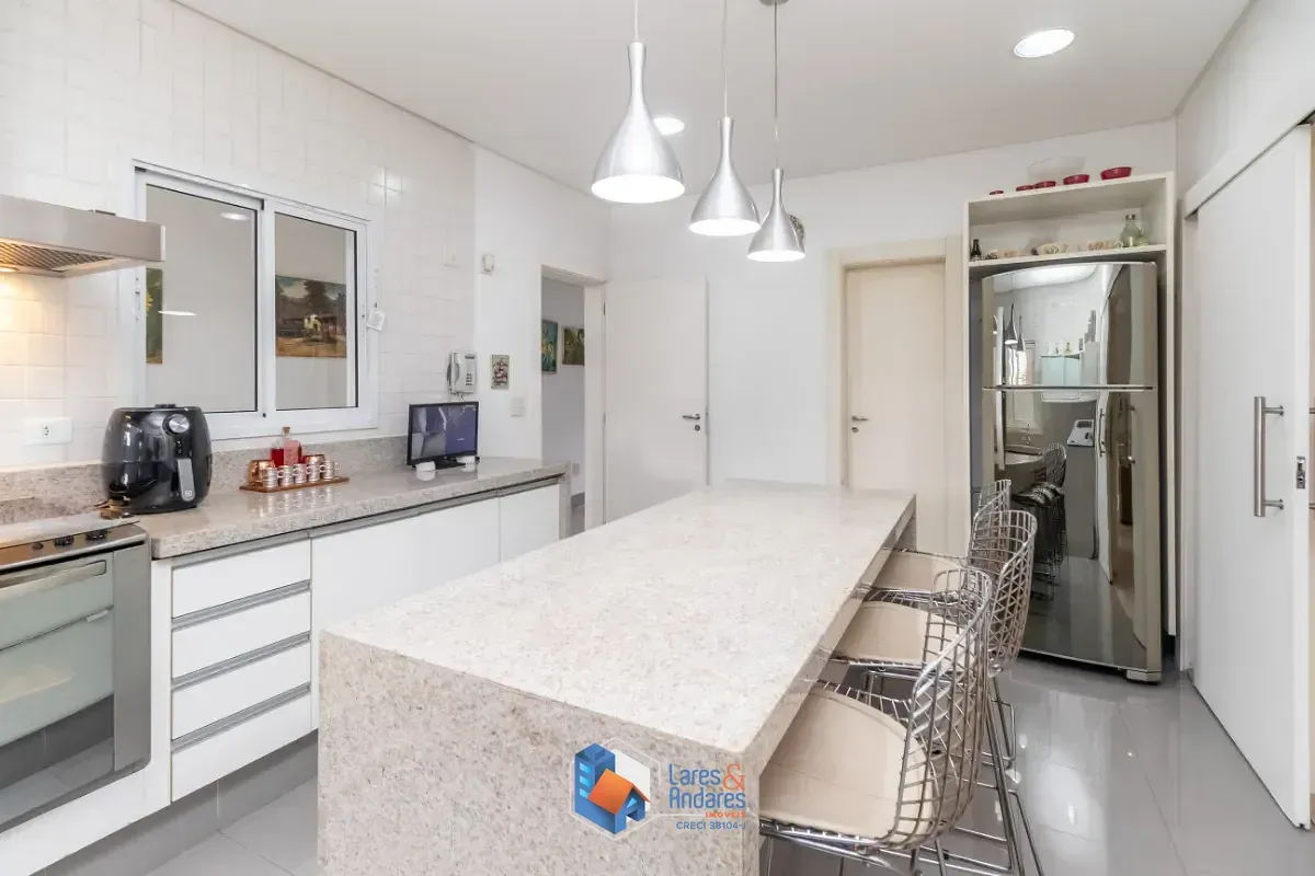 Imagem Sobrado para venda em Jardim Franca com 3 quartos, sendo 3 suítes, 400m²
