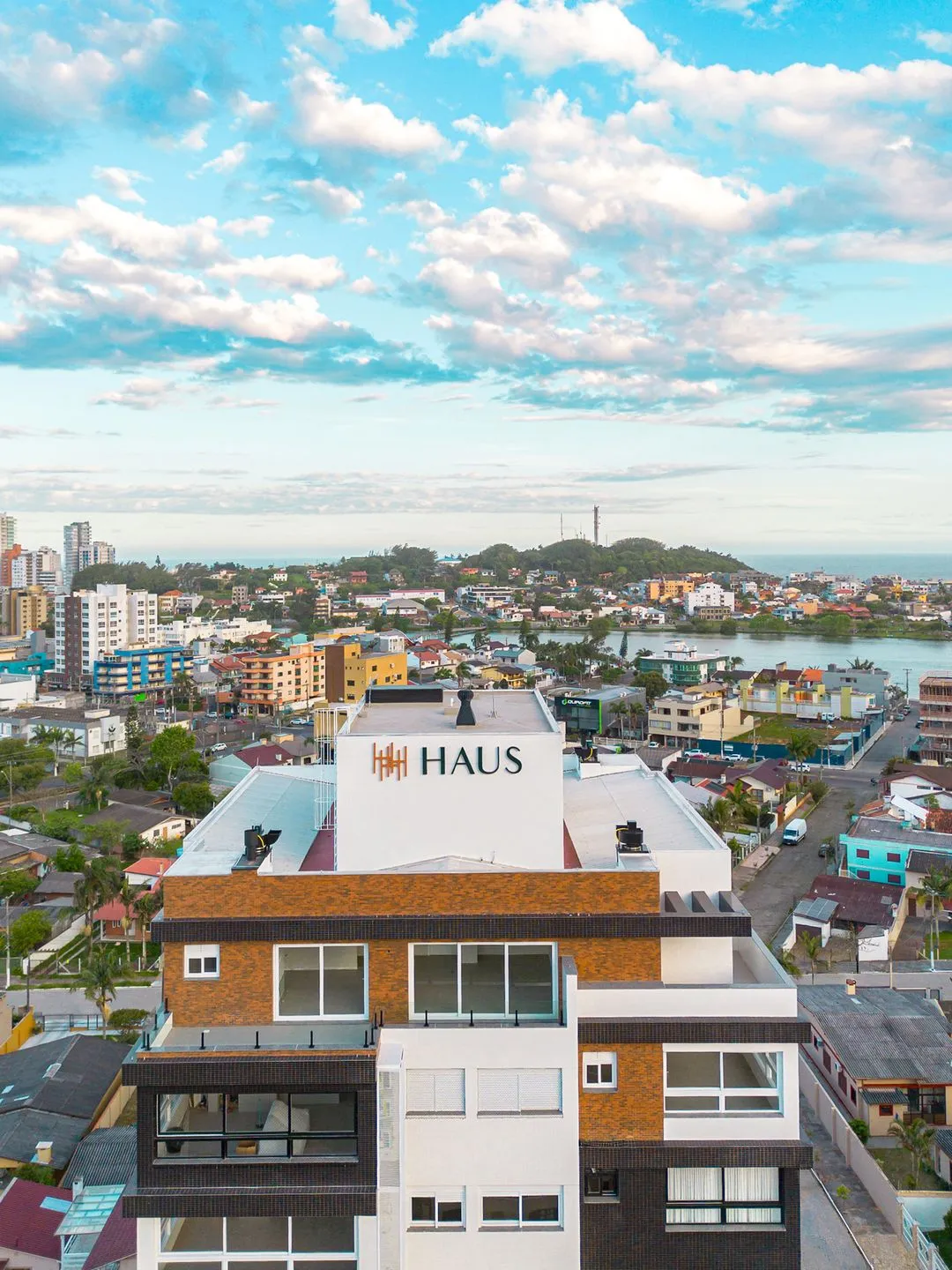 Imagem Apartamento à venda em Torres, Centro, com 2 quartos, 70.25m2