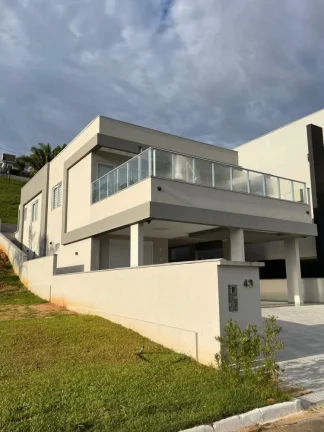 Imagem Casa Alto Padrão em Camboriú - Condomínio Fechado