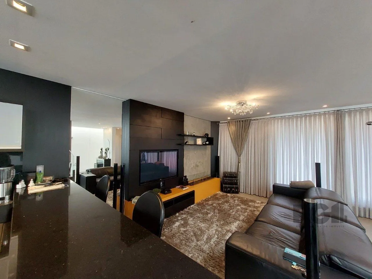 Imagem Casa para Venda - 296m², 3 dormitórios, sendo 1 suites, 3 vagas - Vila Nova, Poa