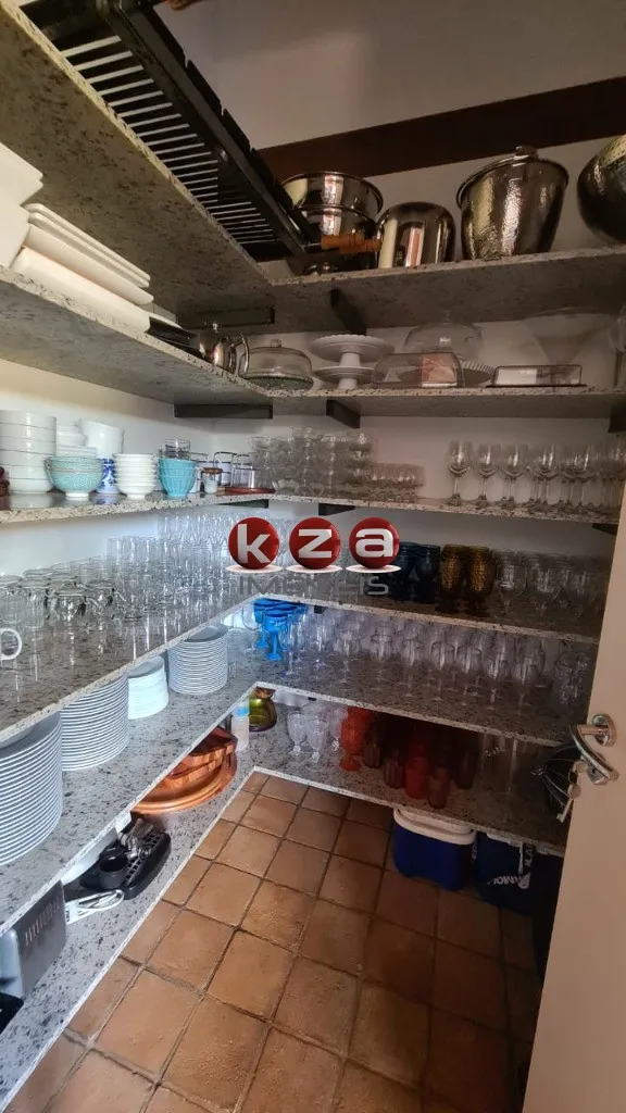 Imagem Imponente mansão de luxo no Condomínio Quinta do Lago em Avaré-SP: 6 quartos, 6 suítes, 4 salas, 8 banheiros, 10 vagas de garagem, 1.096m² de área.