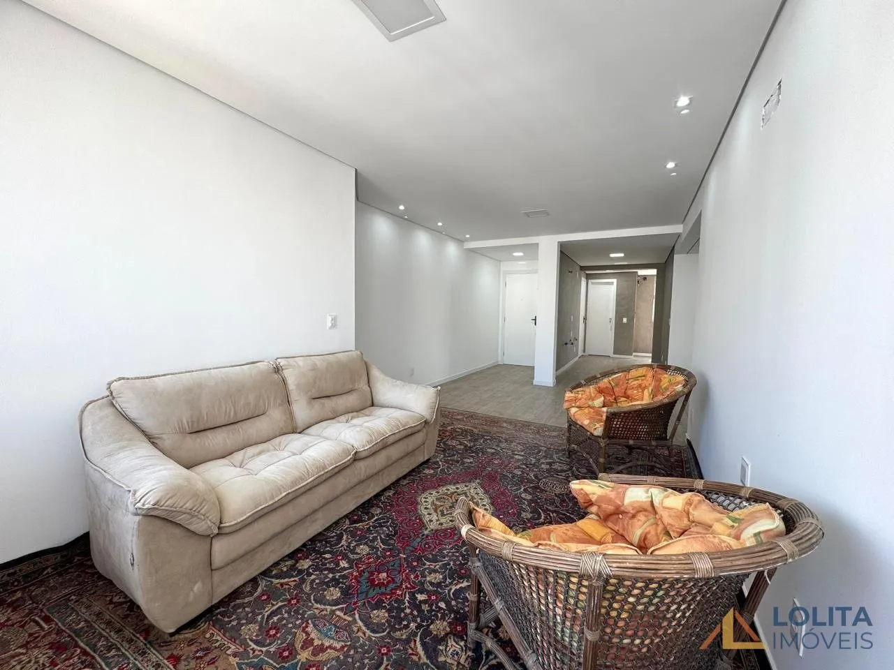 Foto do imóvel APARTAMENTO À VENDA NO CENTRO, PRÓXIMO À BEIRA MAR NORTE em Almirante Lamego
