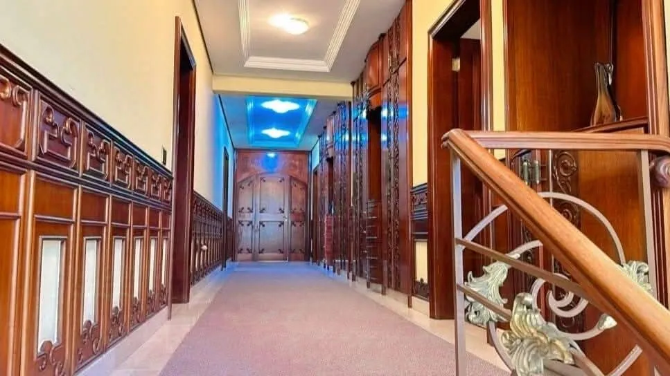 Imagem Imponente Casa à Venda em Tamboré - 5 Suítes, Piscina, Academia e Infraestrutura Completa