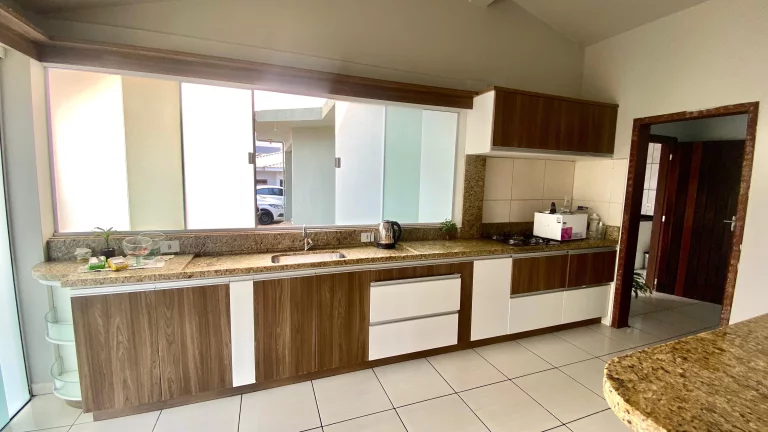 Imagem Casa ampla no bairro Ambrósio em Garopaba-SC, a 5 min do centro e praias. Oportunidade!