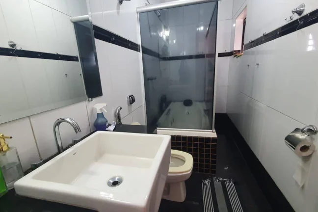 Imagem Casa moderna e versátil com 04 quartos, espaço gourmet e edícula.