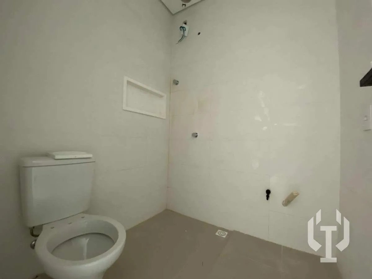 Imagem Sobrado Novo à Venda no Centro de Porto Belo - 3 Suítes