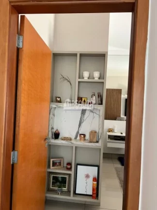 Imagem Casa com piscina aquecida e varanda gourmet no Condomínio Estância dos Ipês, em Uberaba!