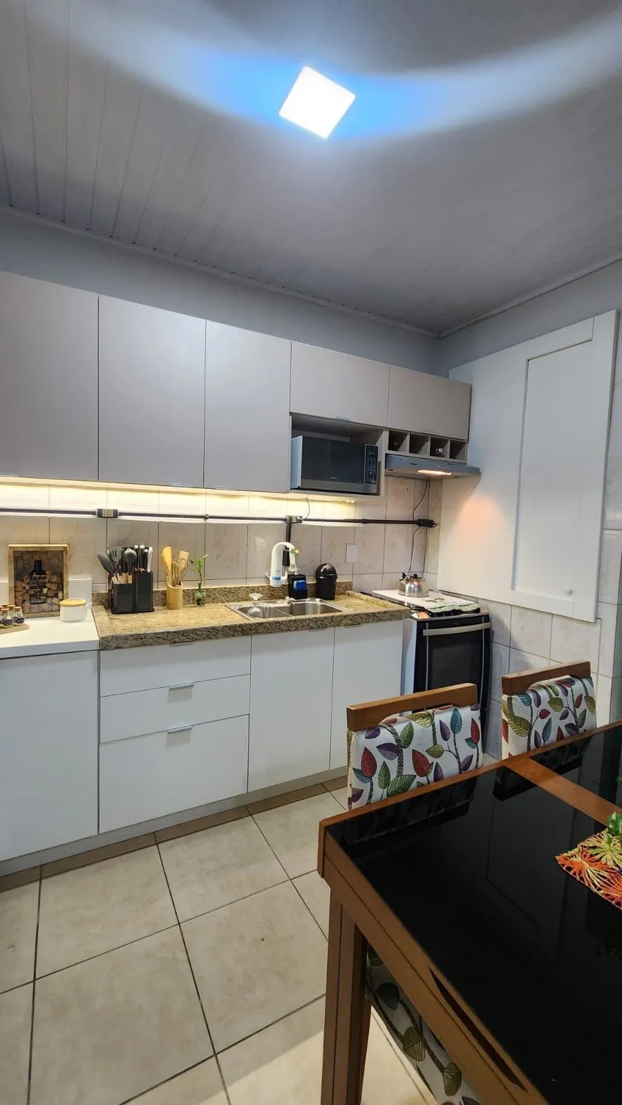 Imagem Apartamento com 02 Quartos e 01 Banheiro no Bairro Petrópolis em Porto Alegre