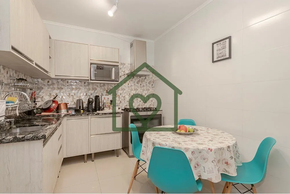 Imagem Descubra a oportunidade de residir em um magnífico apartamento reformado em Porto Alegre, situado n...
