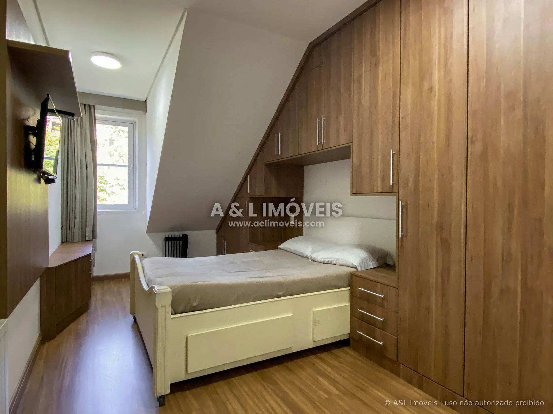 Imagem Duplex com mezanino, varanda envidraçada e 1 suíte no Capivari