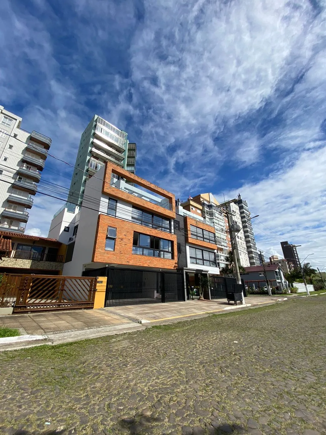 Imagem Apartamento à venda em Torres, Predial, com 3 quartos, 176.75m2