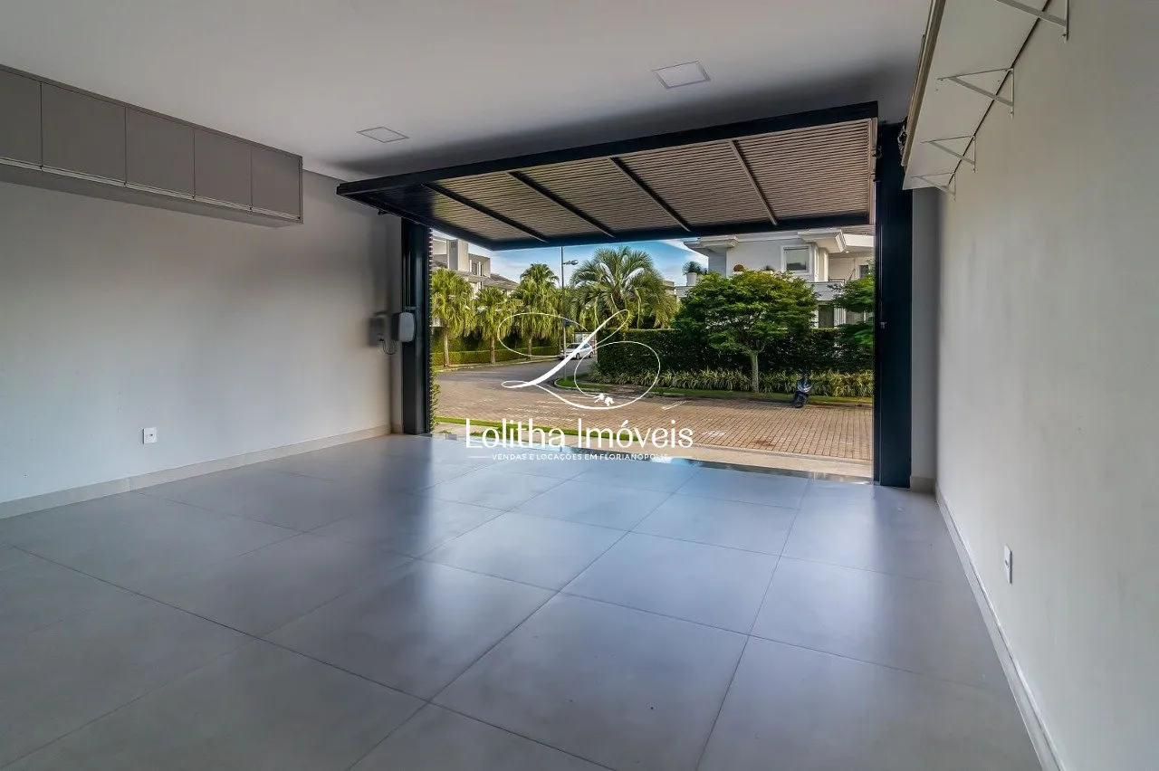 Imagem CASA COM 4 SUÍTES À VENDA EM JURERÊ INTERNACIONAL - FLORIANÓPOLIS/SC