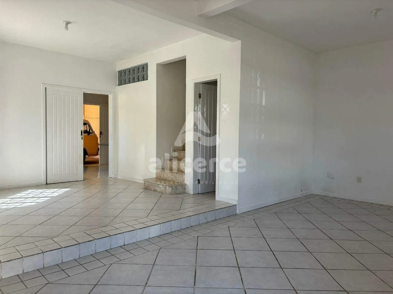 Imagem Casa à venda l 5 dórmitórios, 1 suíte l 237,83m² l Balneário do Estreito - Florianópolis/SC