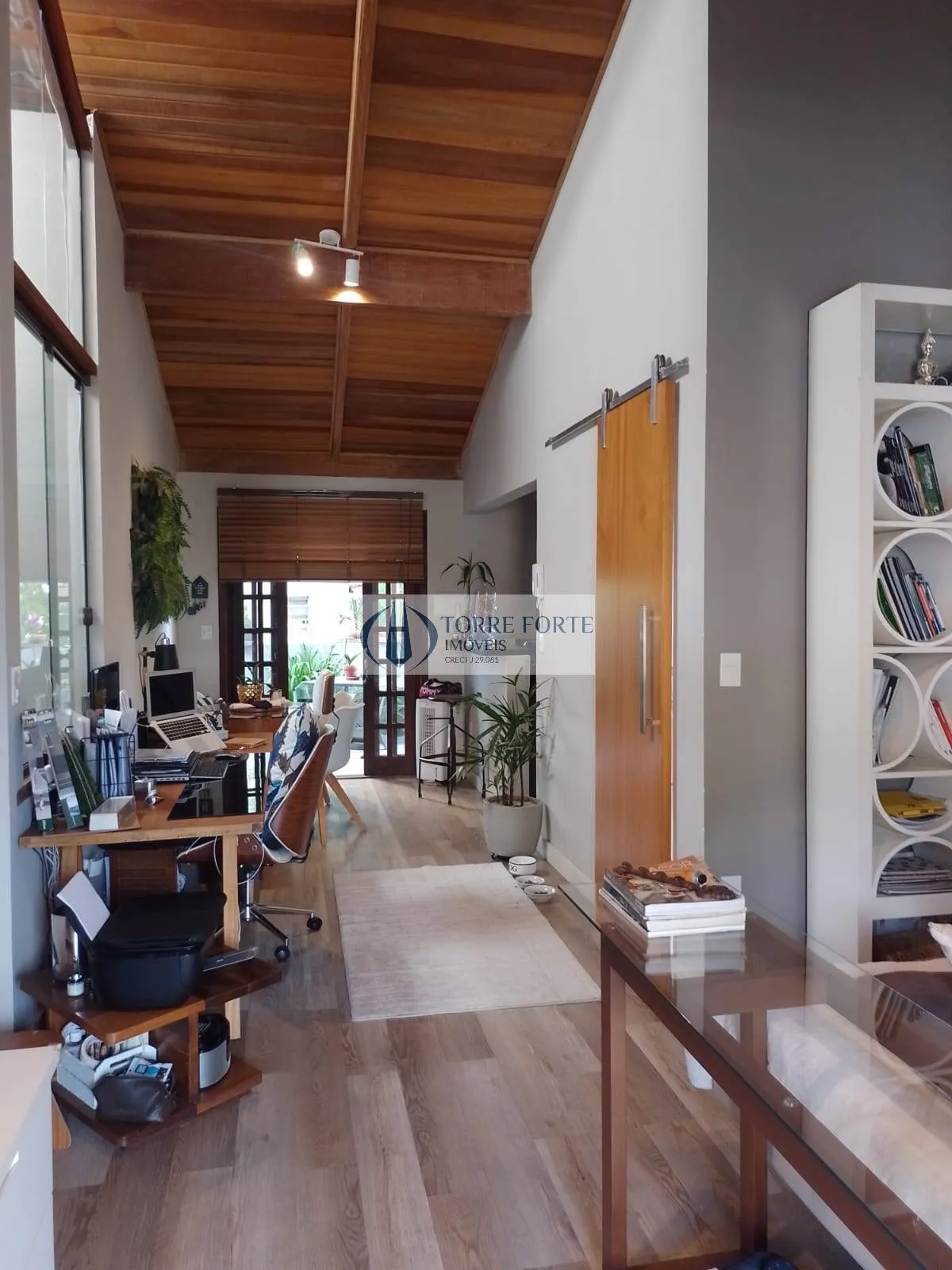 Imagem Casa com estilo moderno, 3 dormitórios, 4 vagas no Jardim Vila Galvão