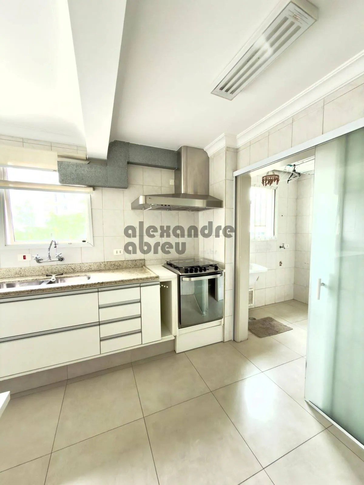 Imagem Apartamento com 2 dormitórios(1 suíte) 2 vagas em excelente localização.