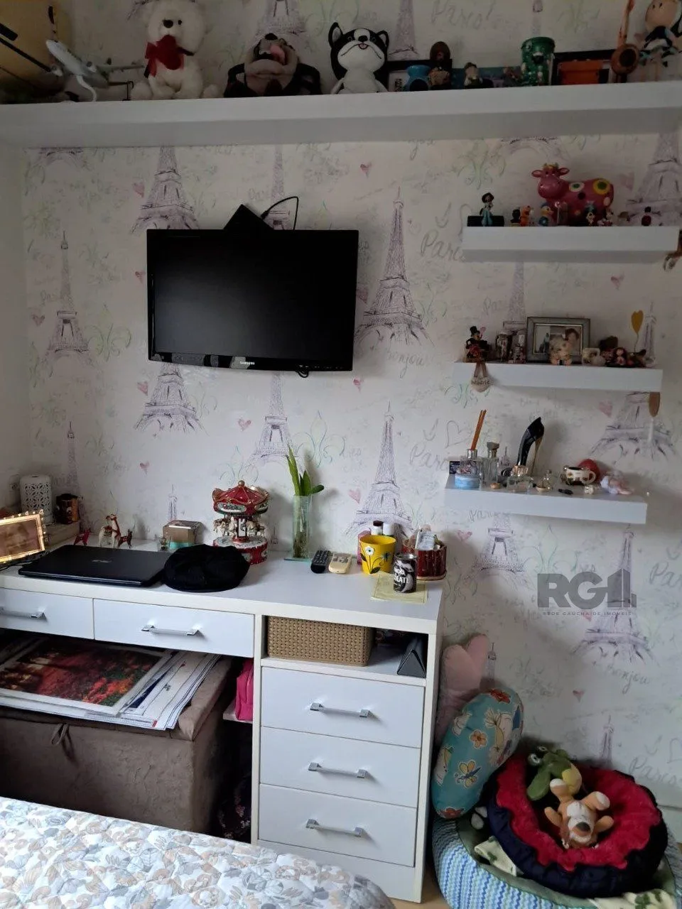 Imagem Apartamento de dois quartos, suíte e uma vaga de garagem no bairro Santana em Porto Alegre.